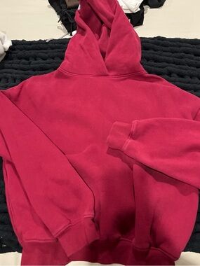 Garage Women's Hooded Sweatshirt in Deep Raspberry